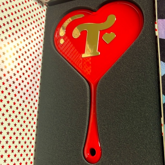 ✨🆕RARE!Trixie Cosmetics x Katya Red Handheld Heart Mirror!BNIB!NEVER USED!RARE!✨ - Picture 2 of 14